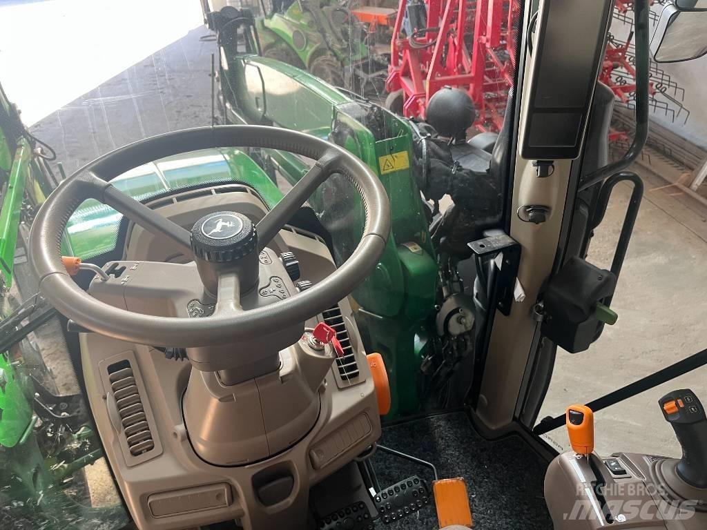 John Deere 6120 M Traktory