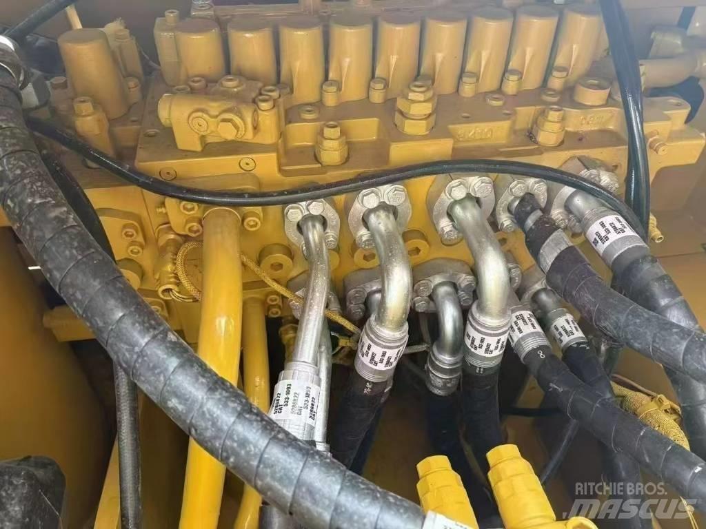 CAT 323GC Pásová rýpadla