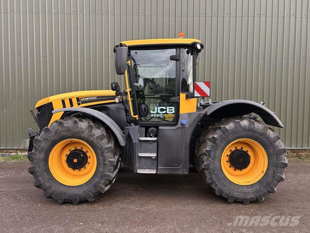 JCB Fastrac 4220 Traktory