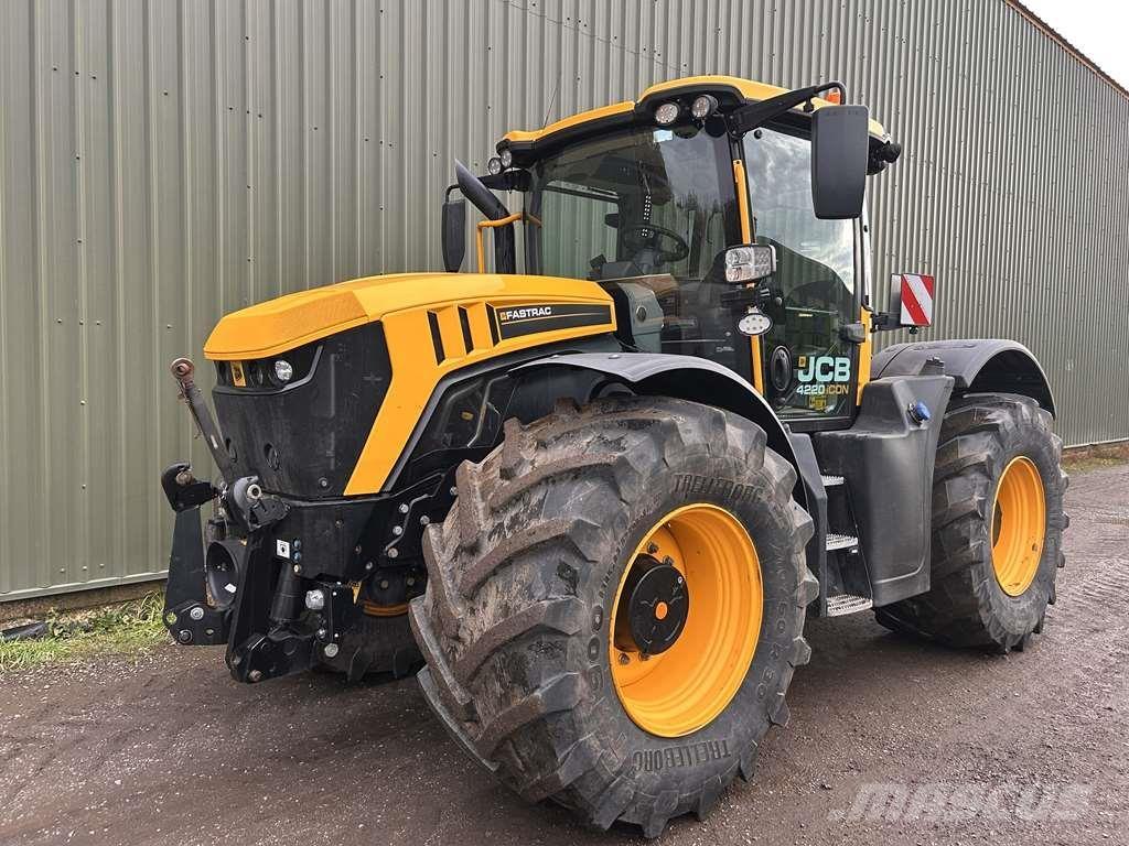 JCB Fastrac 4220 Traktory