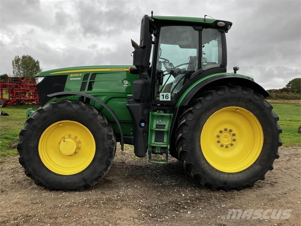 John Deere 6230R Traktory