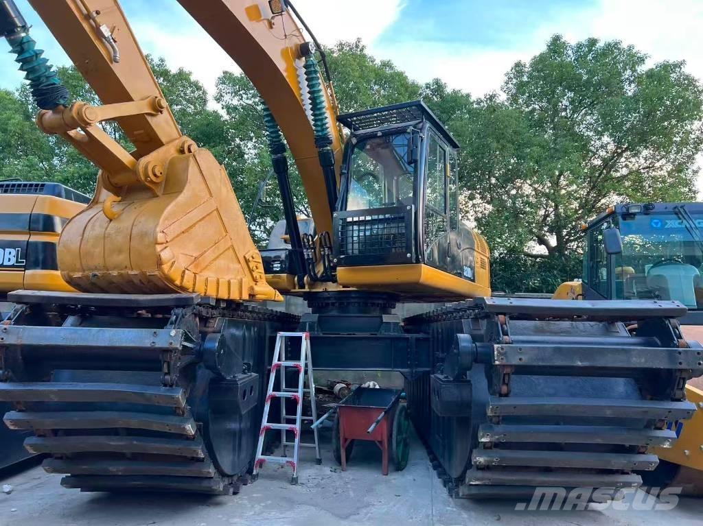 CAT 320D2 Obojživelná rypadla