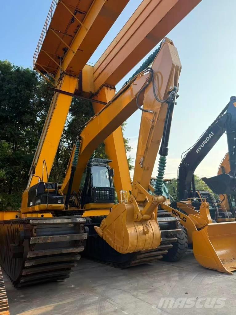 CAT 320D2 Obojživelná rypadla