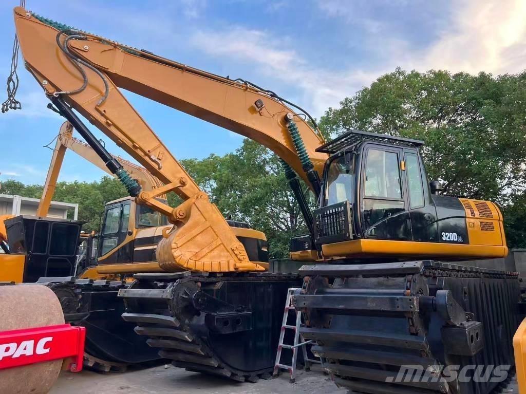 CAT 320D2 Obojživelná rypadla