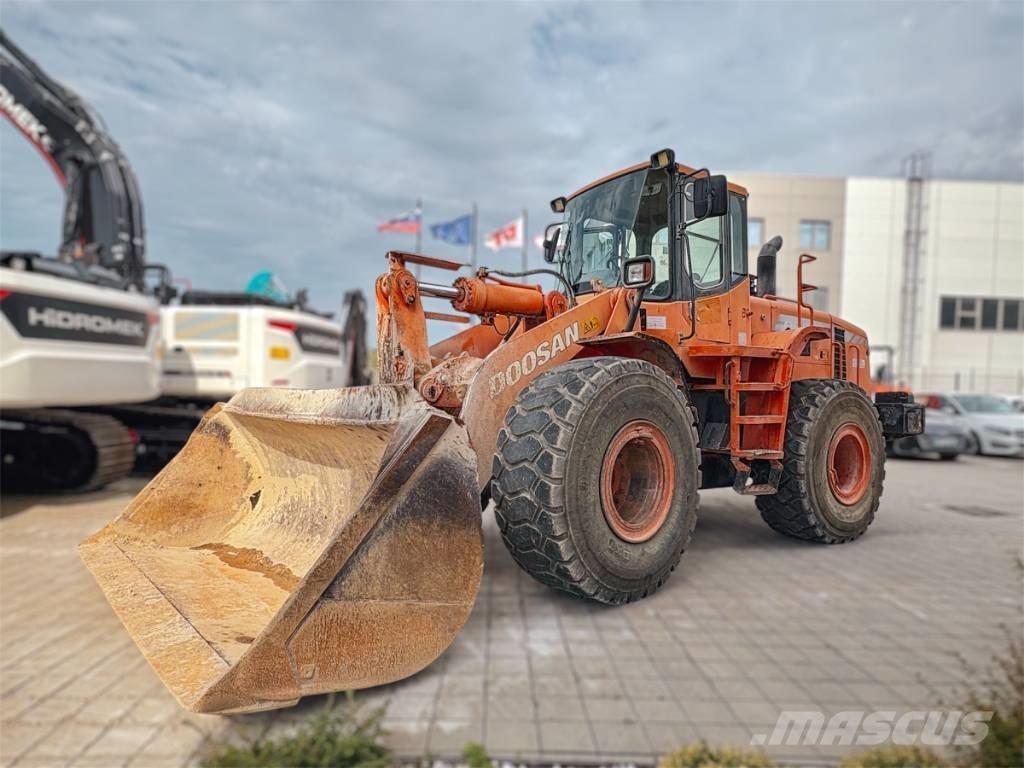 Doosan DL 300 Kolové nakladače