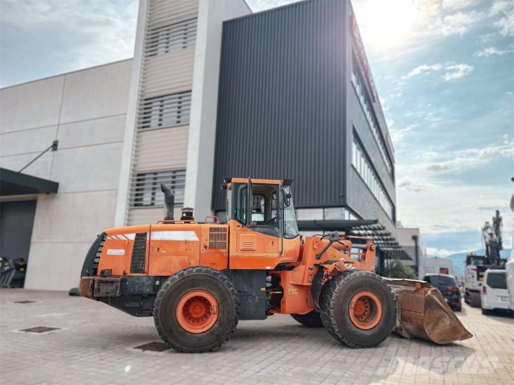 Doosan DL 300 Kolové nakladače
