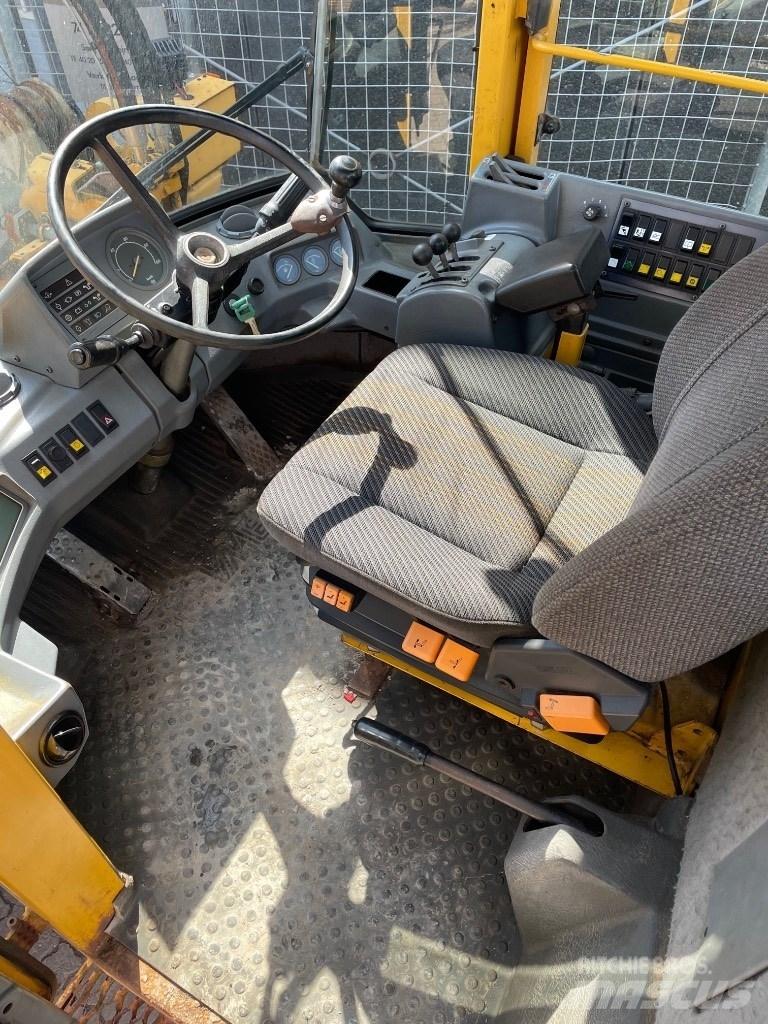 Volvo L120B Kolové nakladače