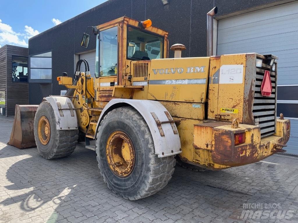 Volvo L120B Kolové nakladače