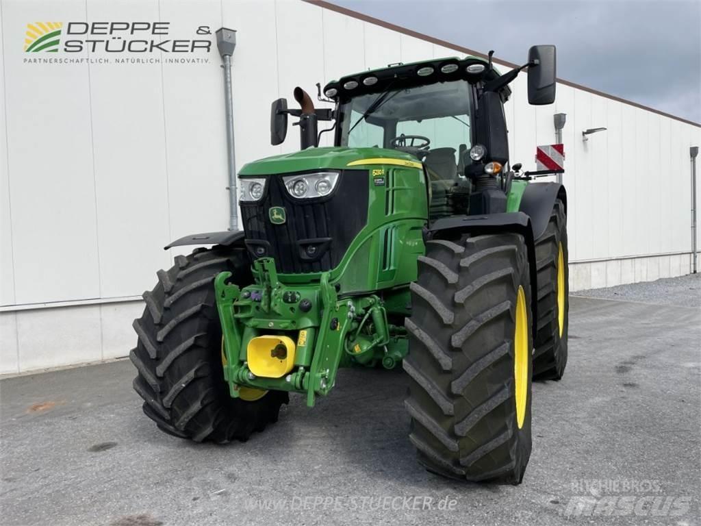 John Deere 6230R Traktory