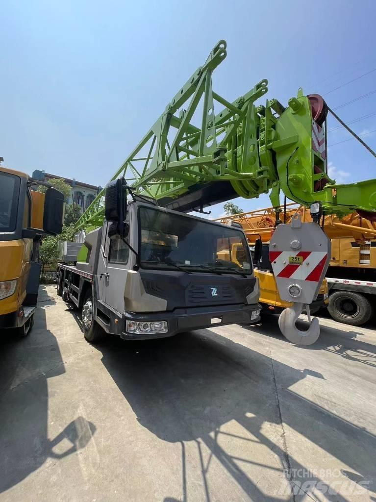 Zoomlion ZCT251V Univerzální terénní jeřáby