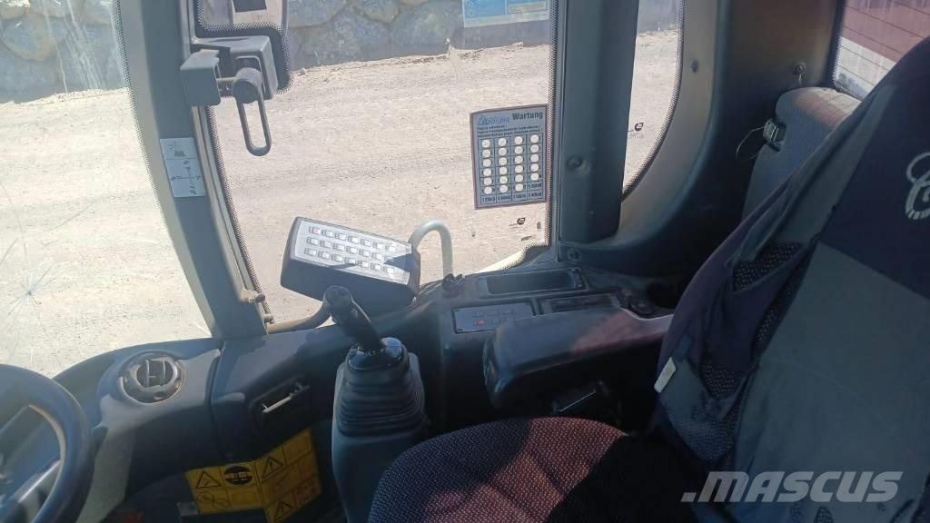 Liebherr L 556 Kolové nakladače