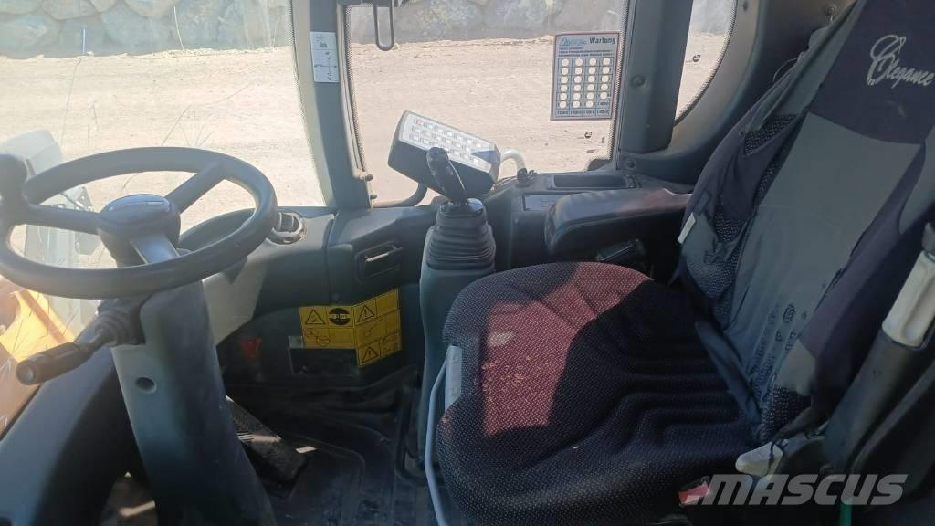 Liebherr L 556 Kolové nakladače