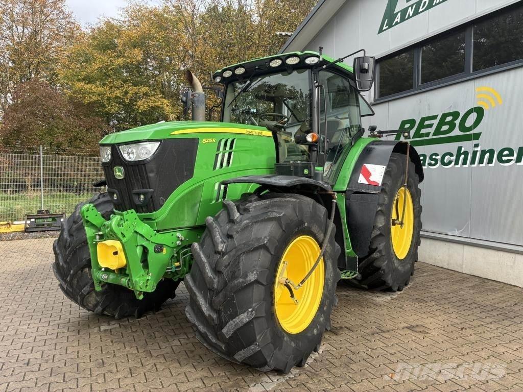 John Deere 6215R Traktory
