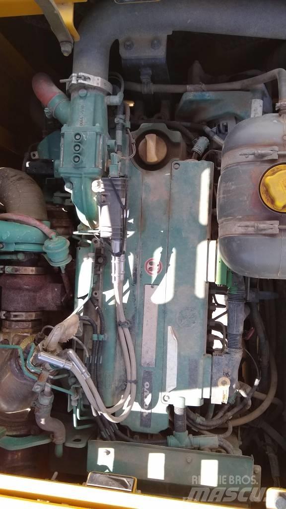 Volvo EC220DL Pásová rýpadla