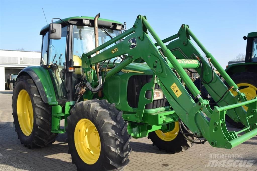 John Deere 6220 Traktory