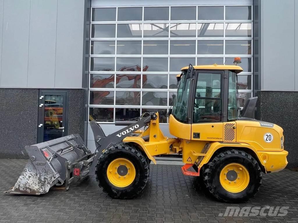 Volvo L30G Kolové nakladače