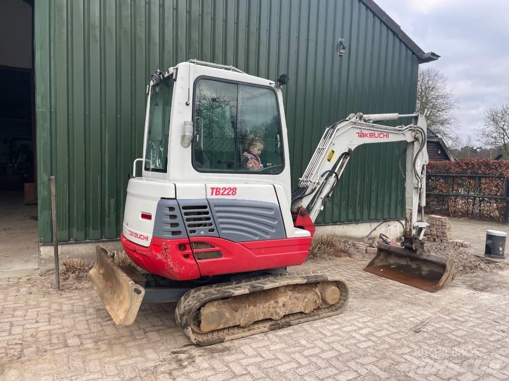 Takeuchi TB 228 Mini rýpadla < 7t