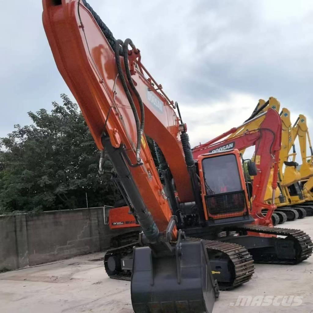 Doosan DX 300 Pásová rýpadla