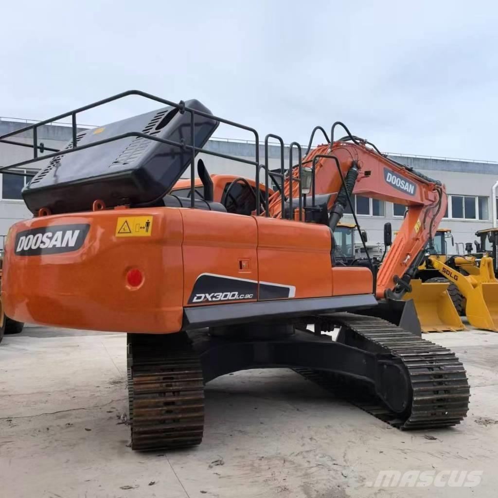 Doosan DX 300 Pásová rýpadla