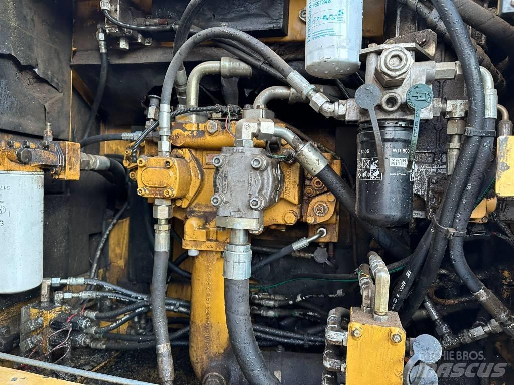 CAT 325DL Pásová rýpadla