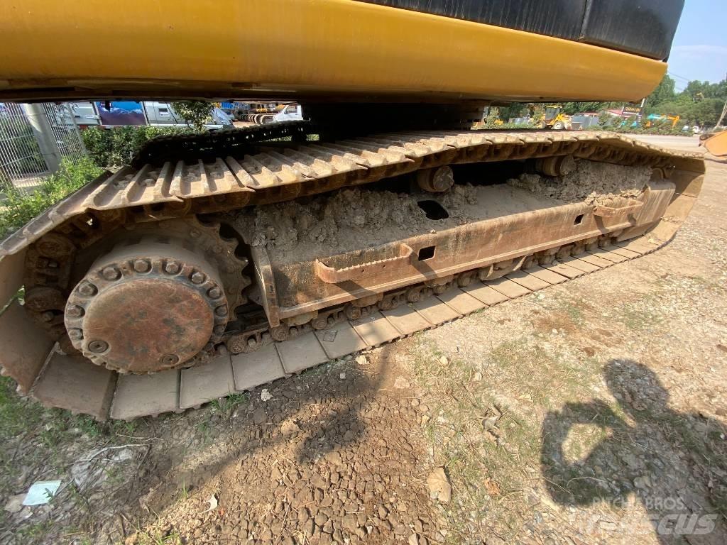 CAT 324D Pásová rýpadla