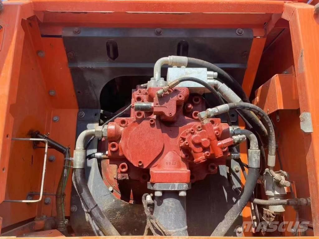 Doosan DX 420 Pásová rýpadla