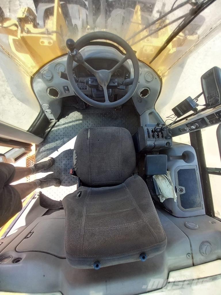 Volvo L 120 F Kolové nakladače