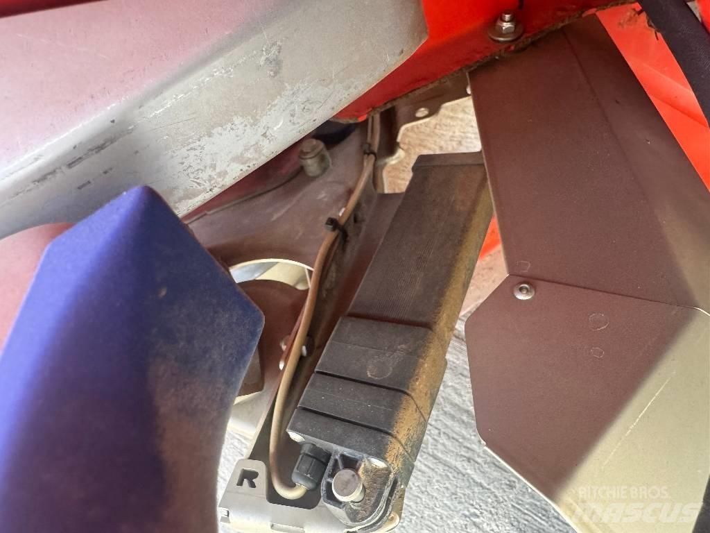 Kuhn Axis 30.1 W Rozmetadlo minerálních hnojiv
