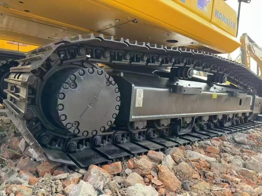 Komatsu PC 220 Pásová rýpadla