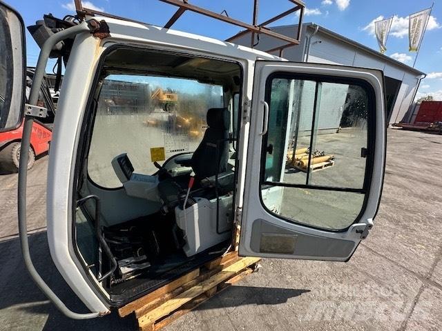 Liebherr R 914 C CAB Kabiny a interiér