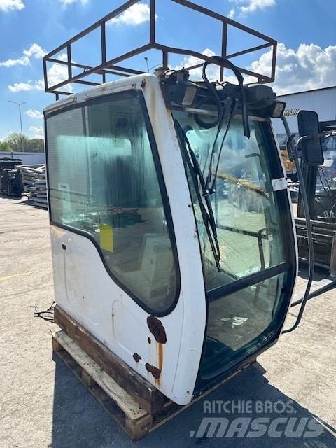 Liebherr R 914 C CAB Kabiny a interiér