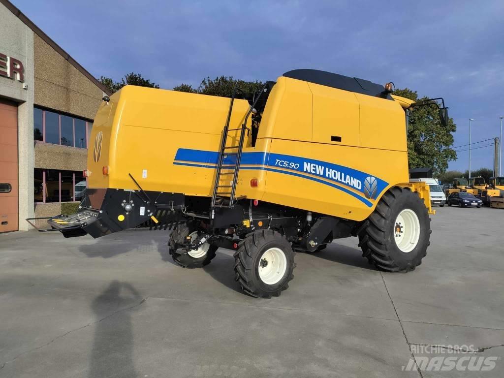 New Holland TC 5.90 Sklízecí mlátičky