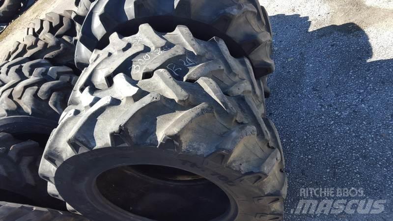  Pneus 300/70R20 Pneumatiky, kola a ráfky