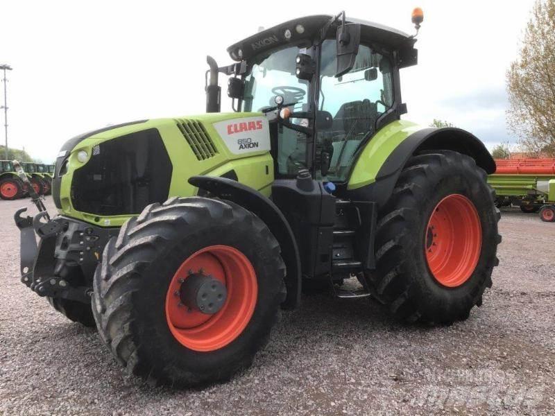 CLAAS AXION 850 Traktory