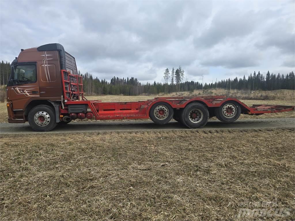 Volvo FM12 8x2 Nákladní automobily pro přepravu lesních strojů