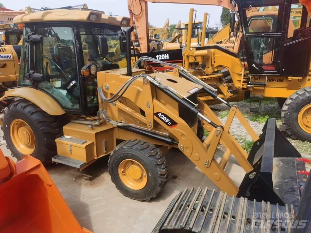 CAT 420 f2 Rýpadlo-nakladače