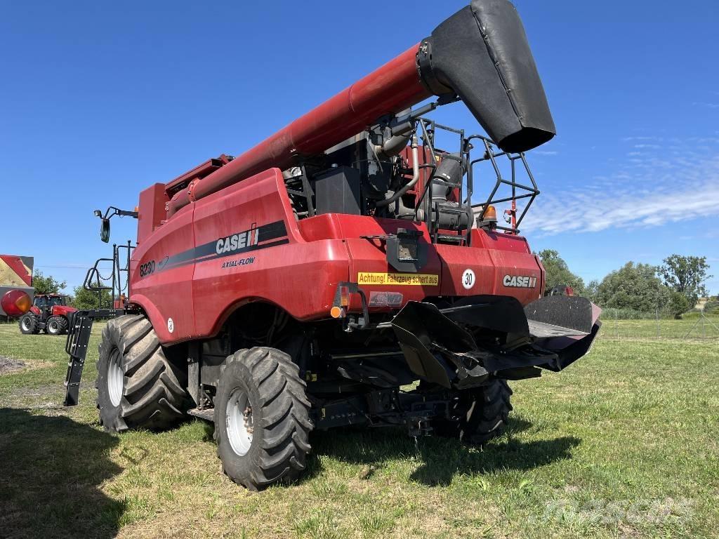 Case IH AF 8230 Sklízecí mlátičky
