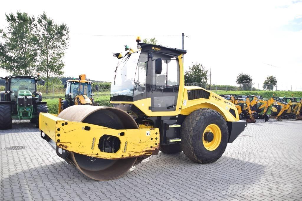 Bomag BW 213 DH Tahačové válce