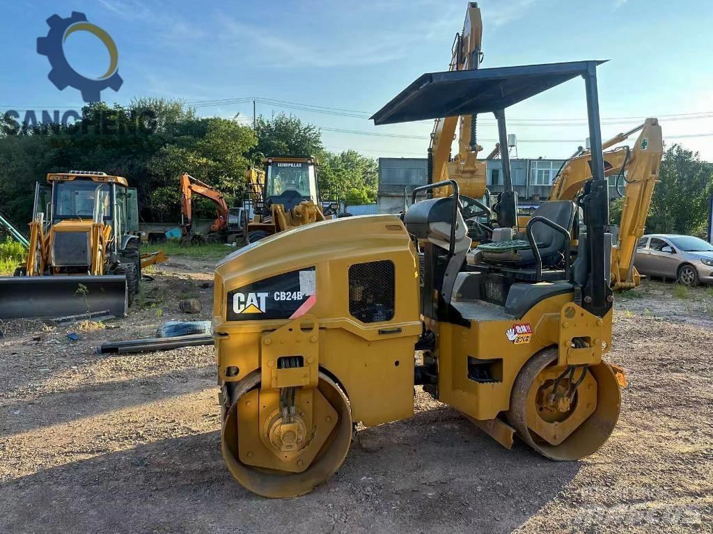 CAT CB24B Tandemové válce