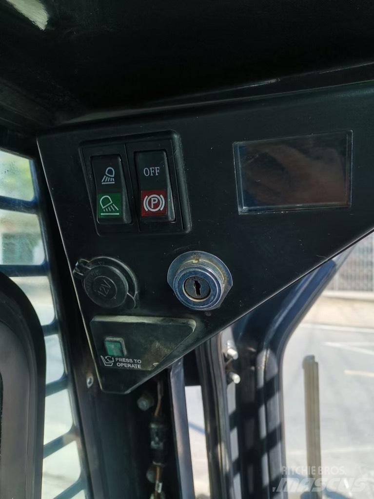 Bobcat S 18 Smykem řízené nakladače