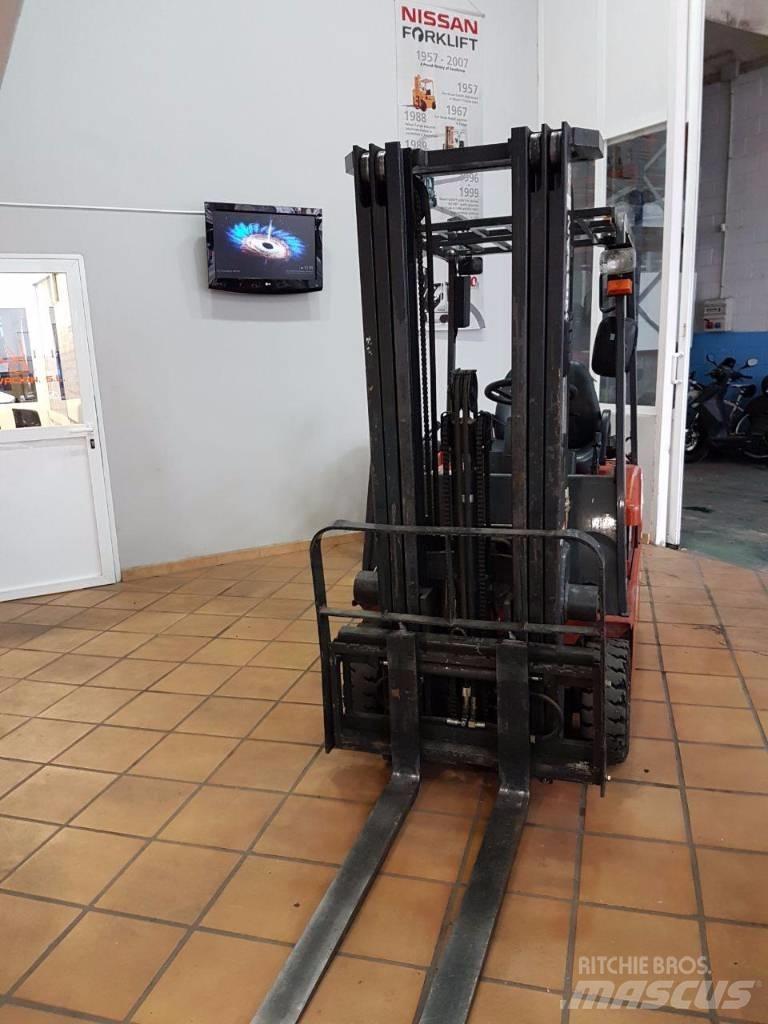 Nissan N01 Akumulátorové vozíky