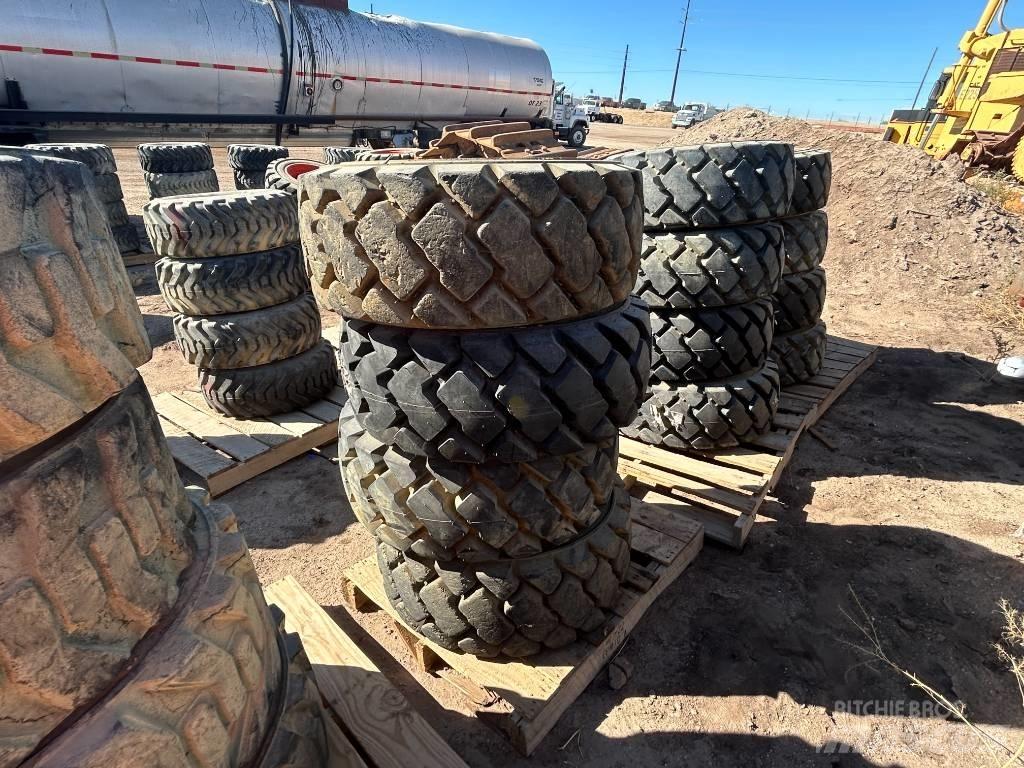 Bobcat 12x16.5 Tires Pneumatiky, kola a ráfky