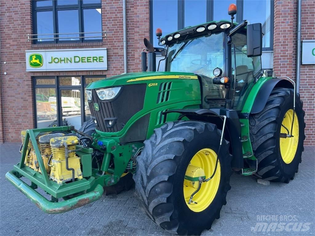 John Deere 6215R Traktory