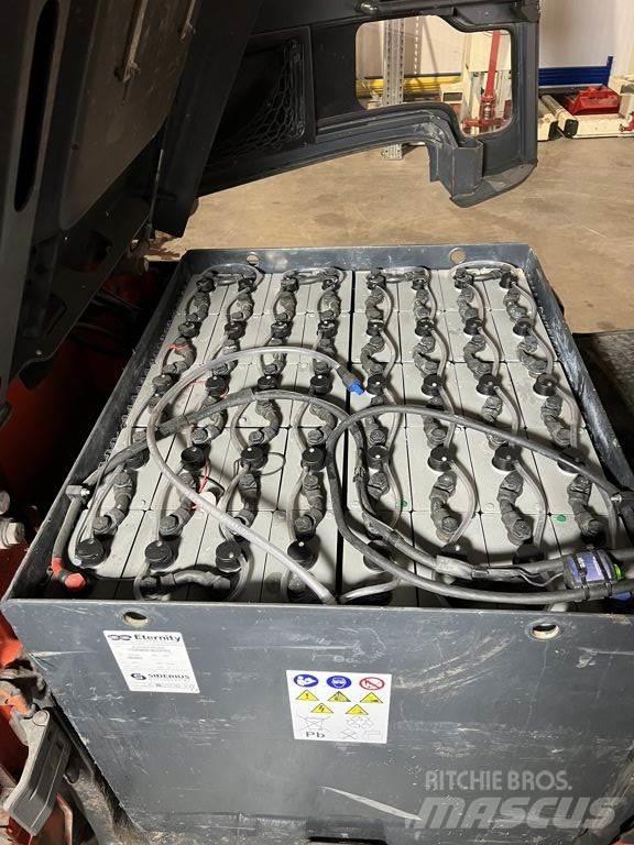 Linde E30/600HL-01 Akumulátorové vozíky