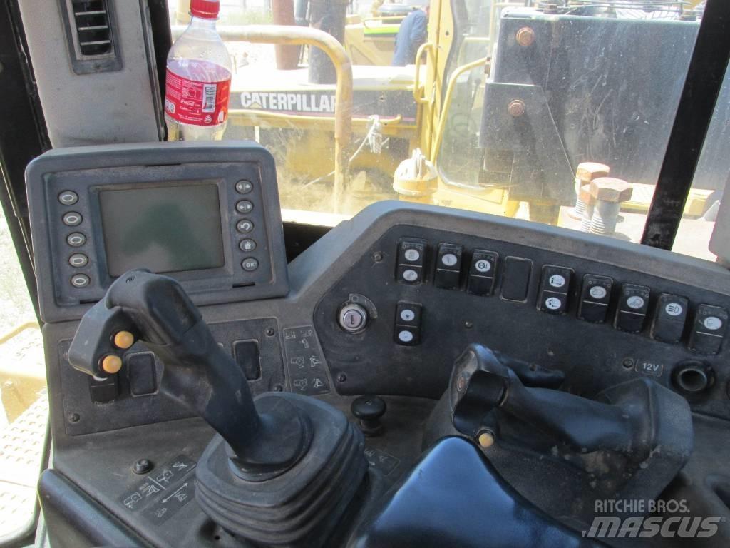 CAT D 9 T Pásové dozery