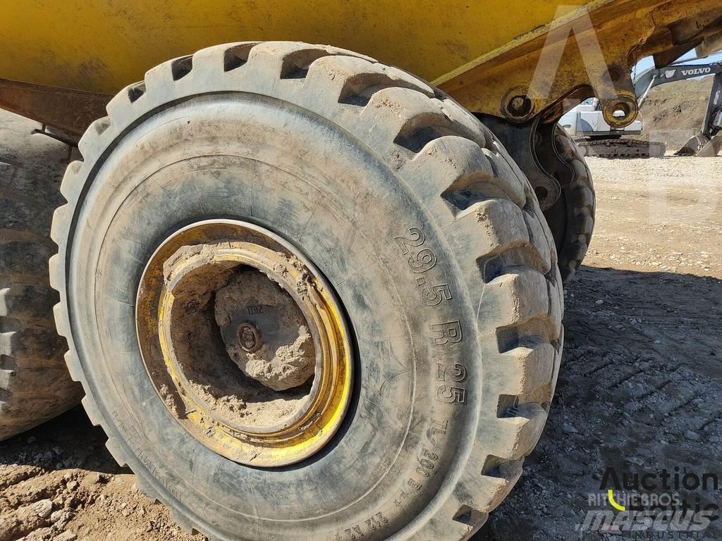 Komatsu HM400 Kloubové dempry