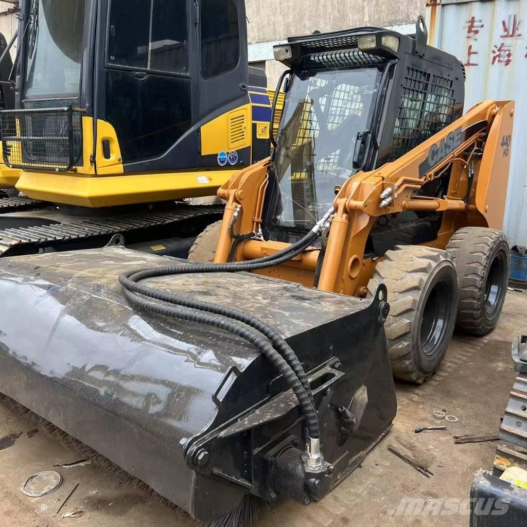 CASE 440 Smykem řízené nakladače