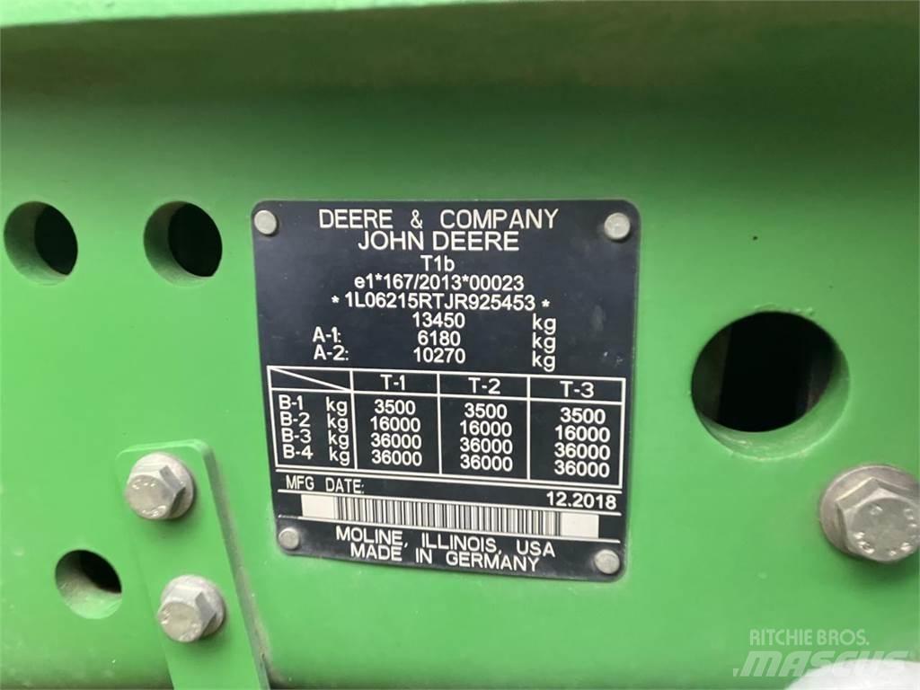 John Deere 6215R Traktory