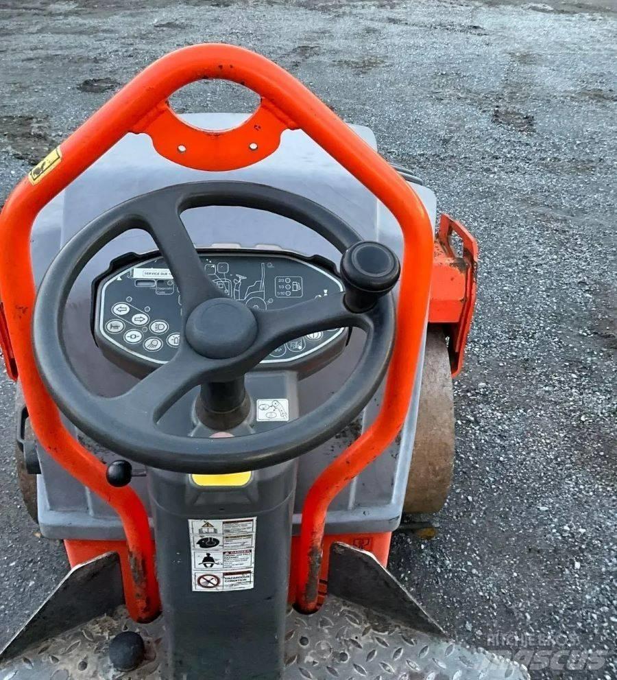 Hamm HD 12 VV Tandemové válce