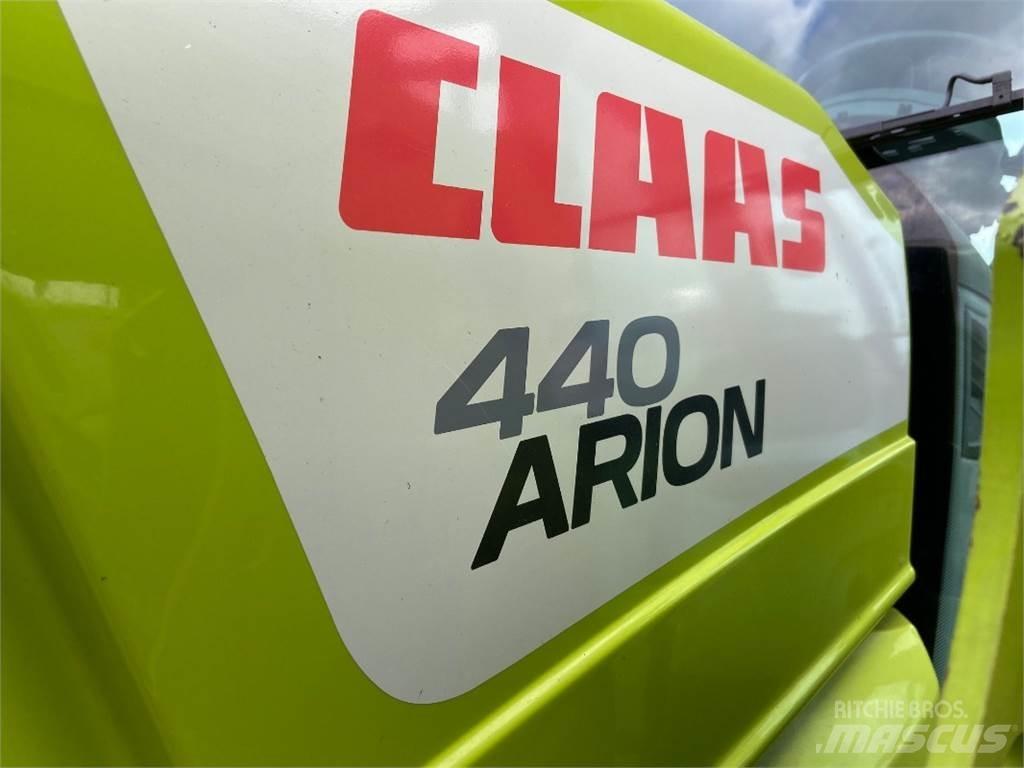CLAAS Arion 440 Traktory